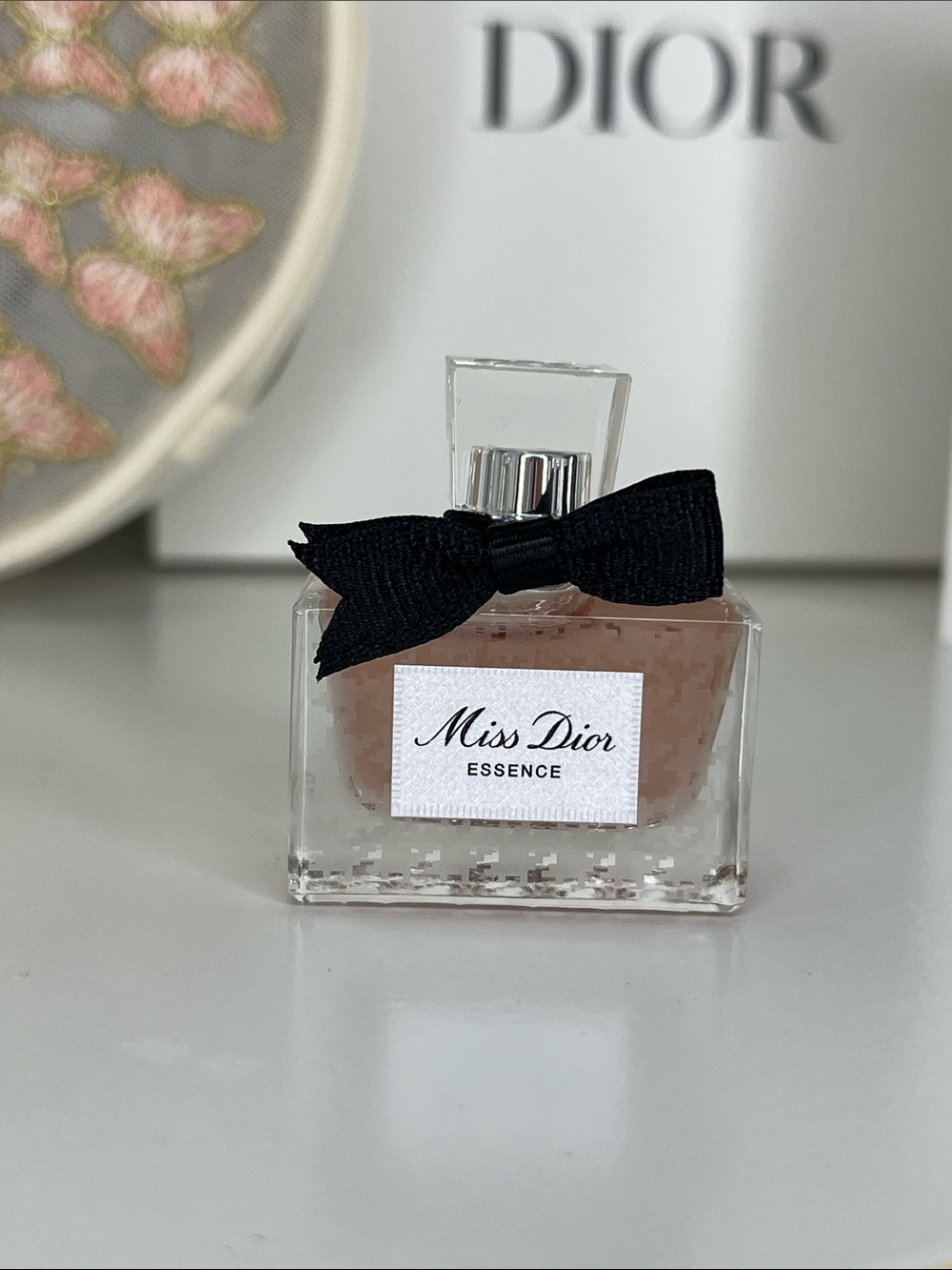 Dior Butterfly Pouch + Miss Dior Mini & J’adore L’Or Gift Set - Picture 3 of 7